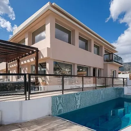 Spacious That Has It All! Villa Fuengirola